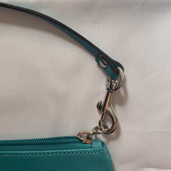 COACH Leather Turn Lock Medium Wristlet F 49472 turquoise - Picture 5 of 13